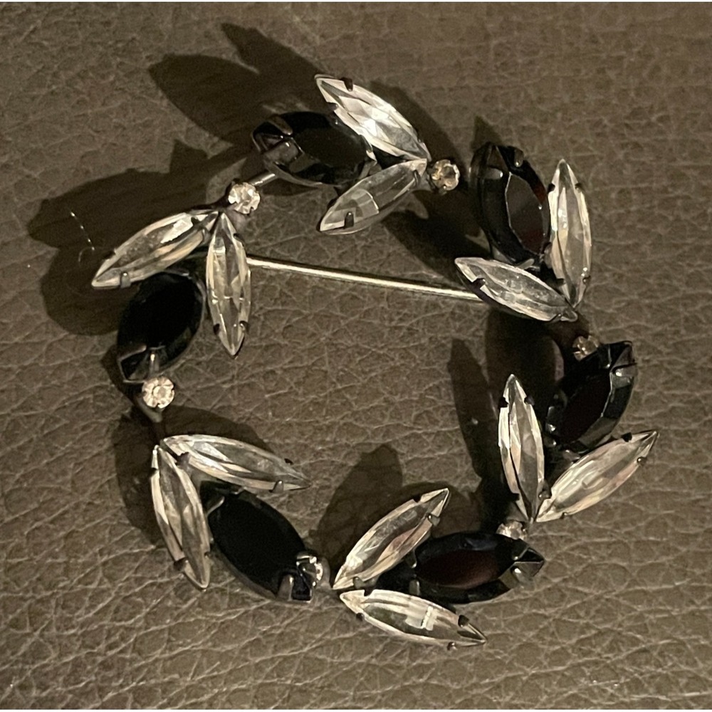 Vintage Japanned Rhinestone Brooch Circle Pin Black & Crystal Marquise Jewelry - Picture 3 of 10